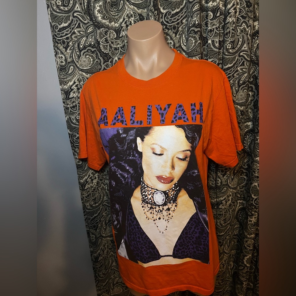 Aaliyah - Officially Licensed T-shirt - Unisex Adult - Rare Find